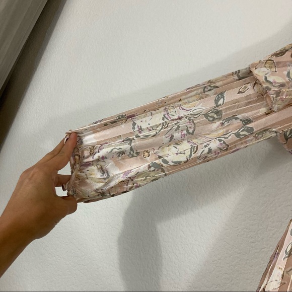 CHELSEA & VIOLET FLORAL VICTORIAN V NECK BLOUSE, XS - Picture 9 of 11